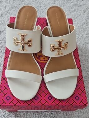 TORY BURCH Everly 65mm sandal wedge calf leather size 9.5 in new ivory /gold